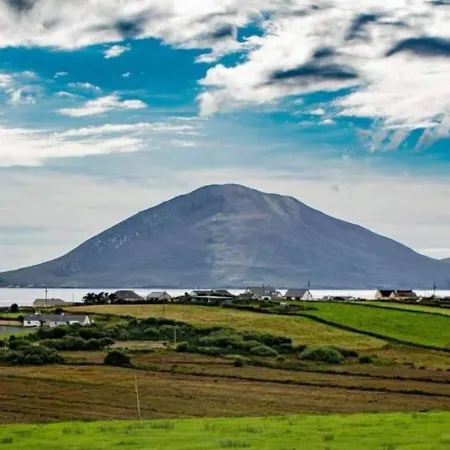 Maries House Doohoma Head Peaceful Luxury Coastal Retreat Sea Achill Views Wild Atlantic Way Erris Mayo Ireland Sleeps 10 펜션 Doohooma