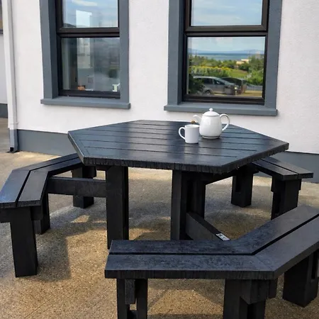 펜션 Maries House Doohoma Head Peaceful Luxury Coastal Retreat Sea Achill Views Wild Atlantic Way Erris Mayo Ireland Sleeps 10 *